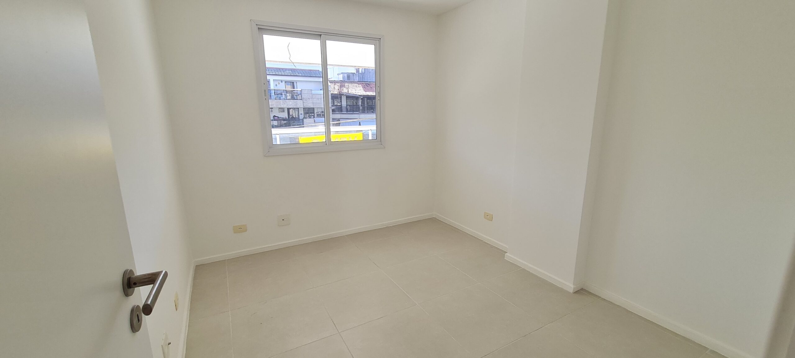 Quarto de frente
