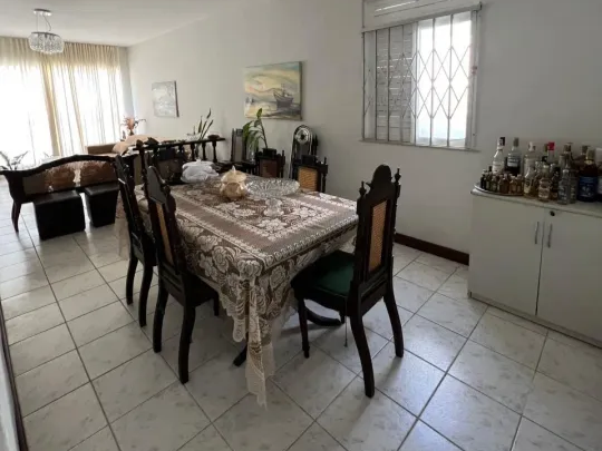 Vendo casa próx Av Paulo VI na Pituba