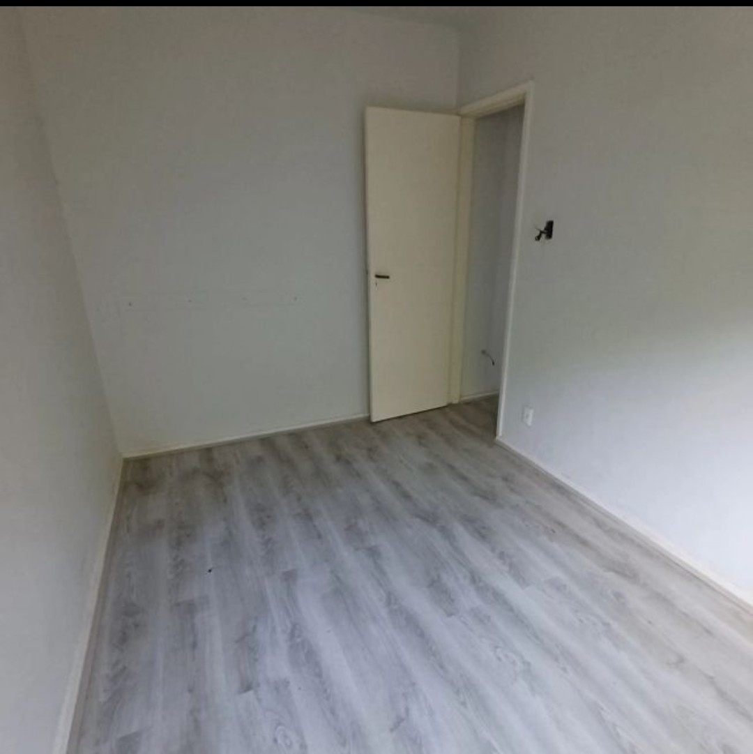 1000538435