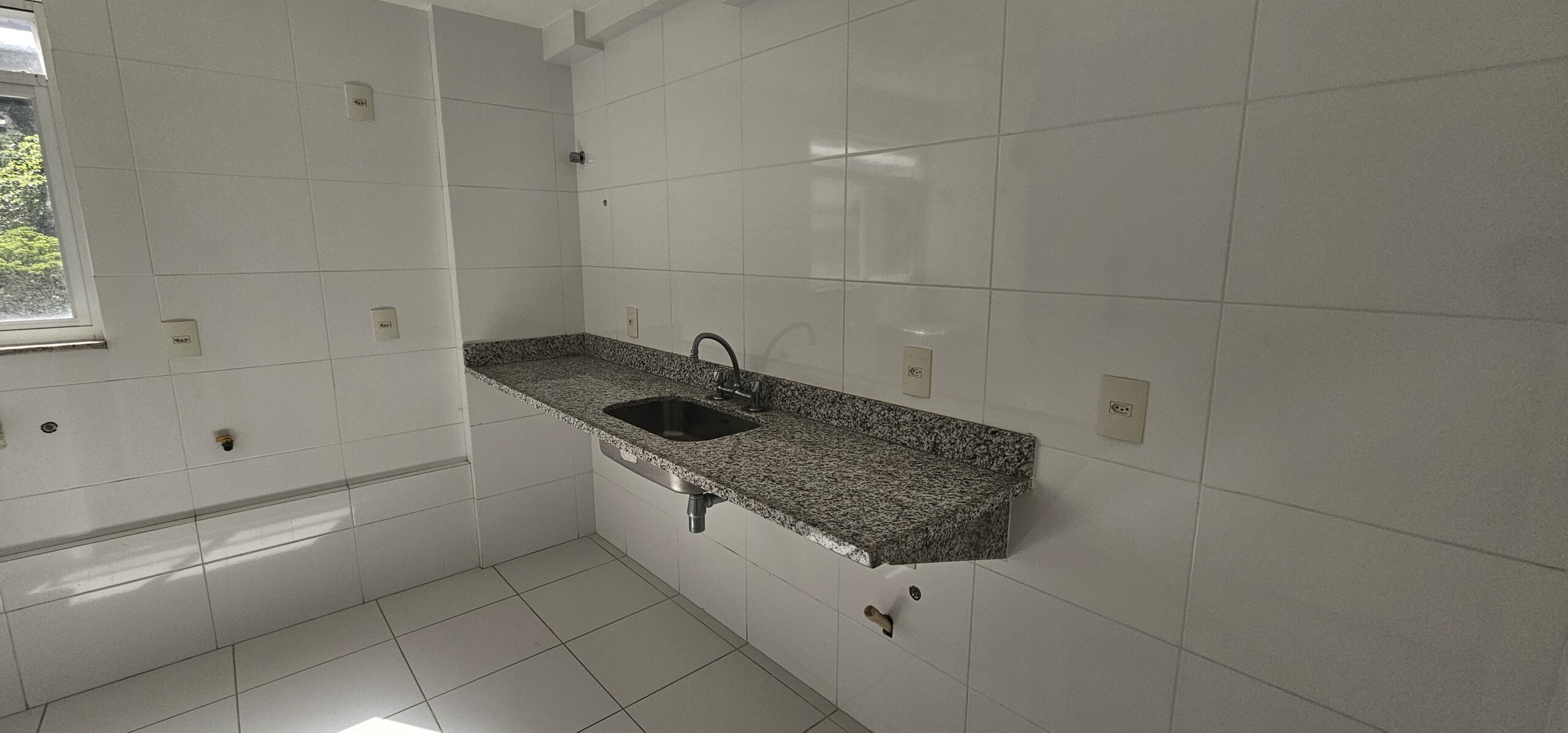 Cozinha clara e arejada