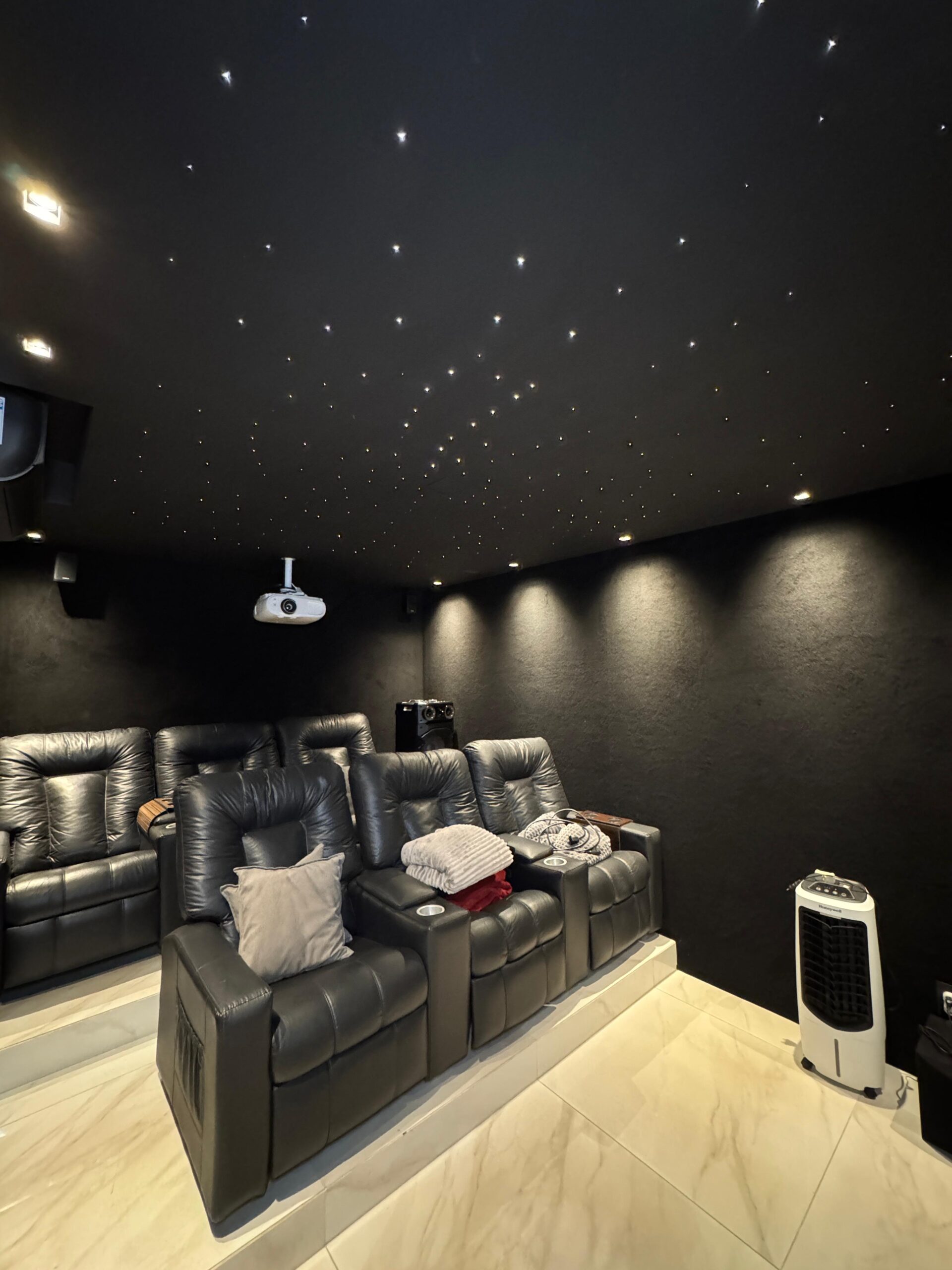 CINEMA ROOM