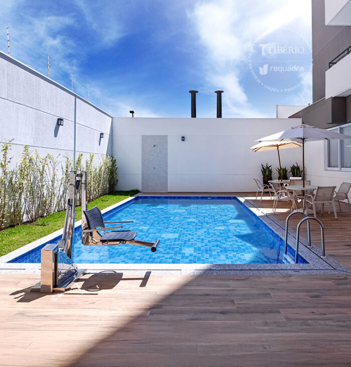 dom-bras-piscina-com-solarium-a3eab12f3967e0558c27331a335dcdca5526af69-1-699x731