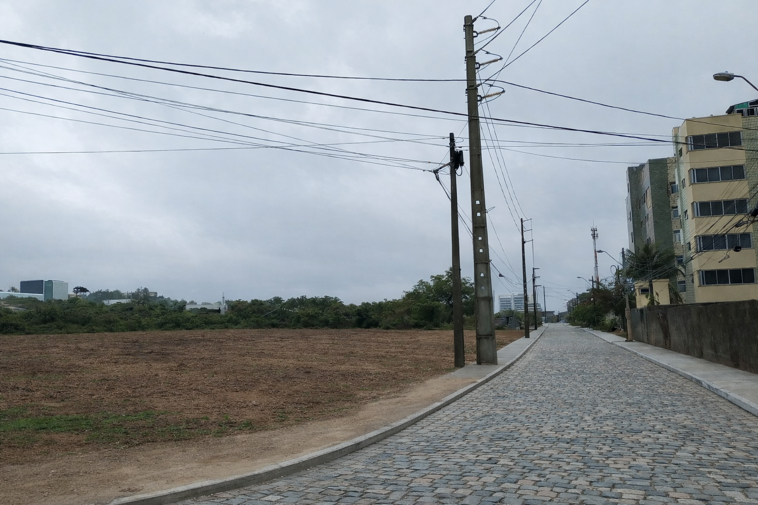 WHATSAPP 85 99431 0000  TERRENO NA PRAIA DO FUTURO - QUADRA DE 10 MIL METROS QUADRADOS  01