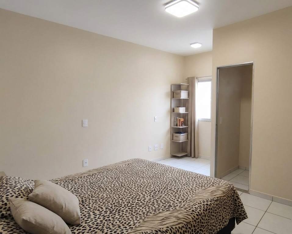 2 - arrumado quarto com cortina 2